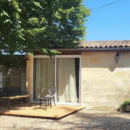 La Du Grand Cedre 住宿加早餐酒店 Lussac (Gironde)
